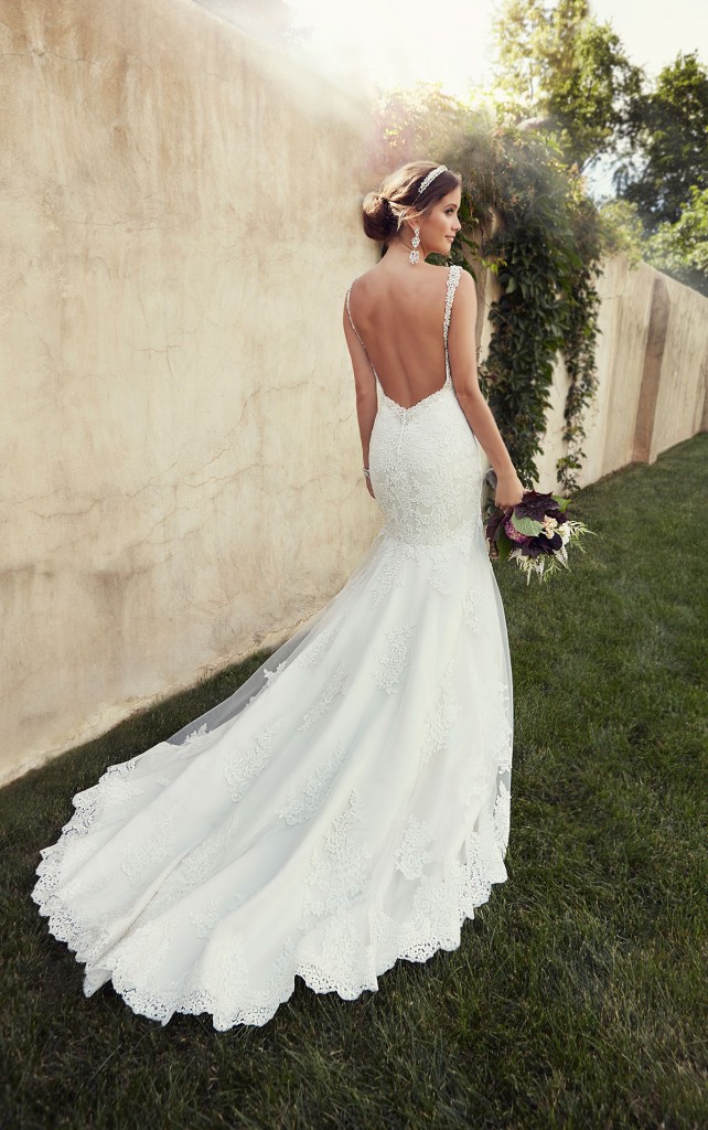 12 Beautiful Backless Wedding Dresses & Gowns